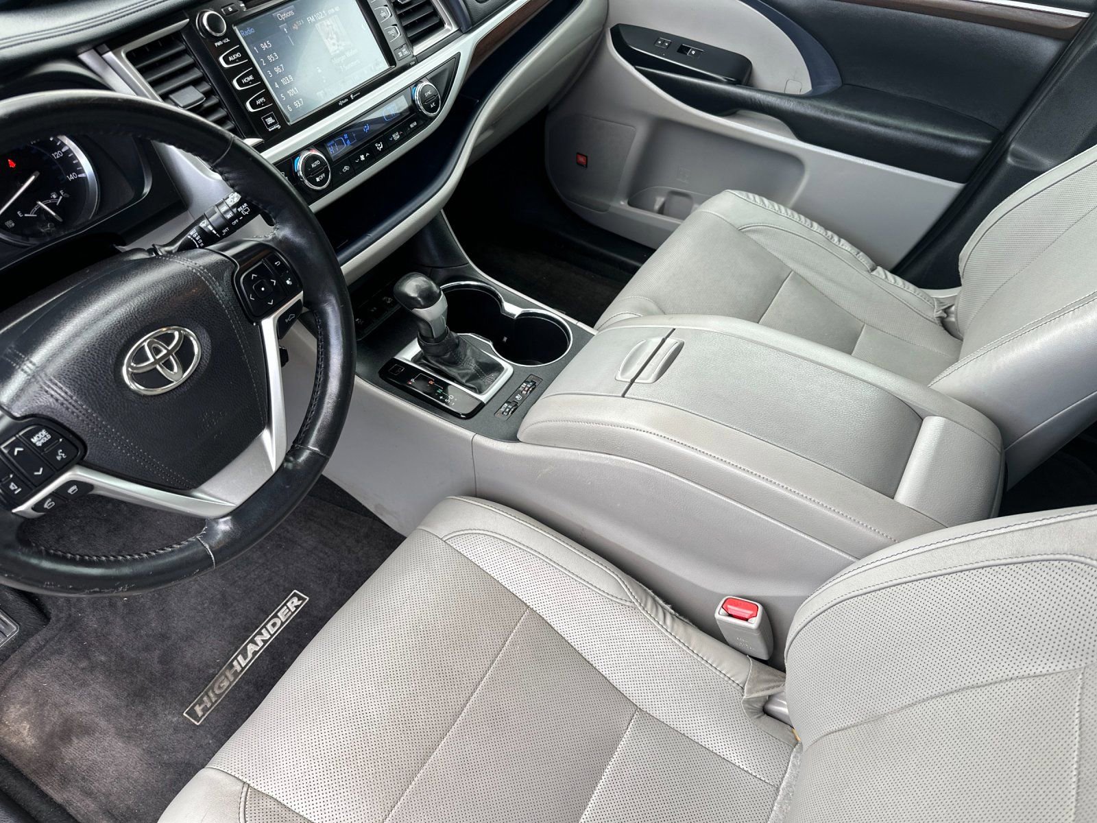 Used 2015 Toyota Highlander Limited Platinum AWD/4WD image 11