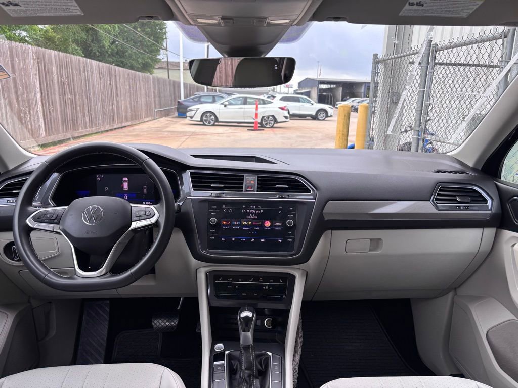 Used 2022 Volkswagen Tiguan SE image 18