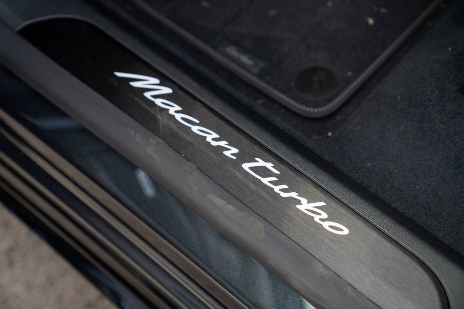 New 2026 Porsche Macan Turbo Electric AWD/4WD image 13