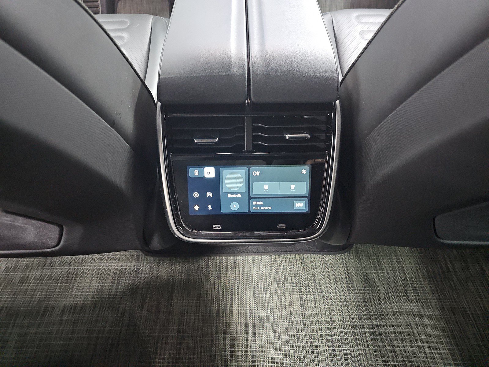 Used 2024 Rivian R1S Adventure AWD/4WD image 30