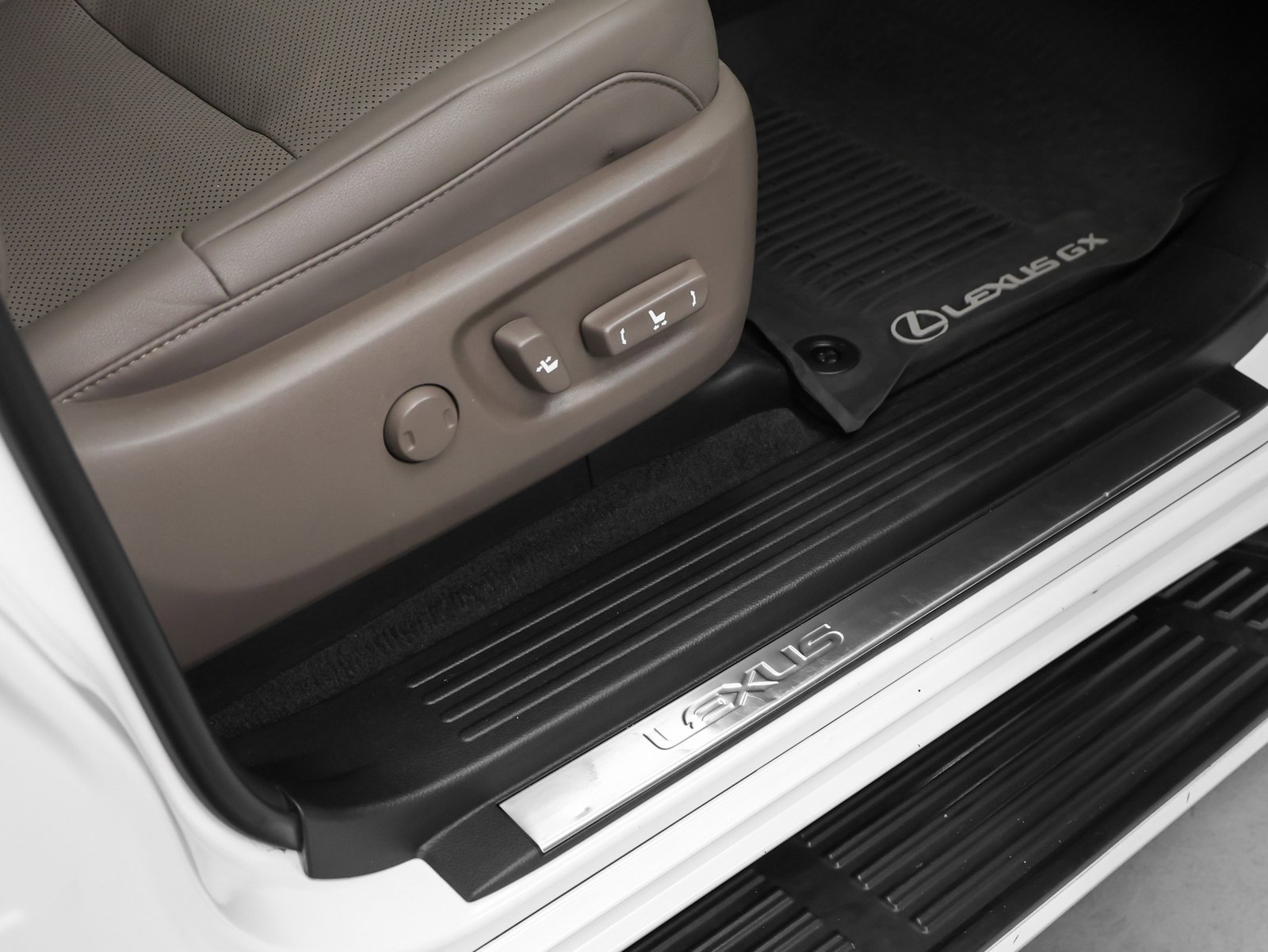 Used 2022 Lexus GX 460 Premium w/ Premium Package image 19