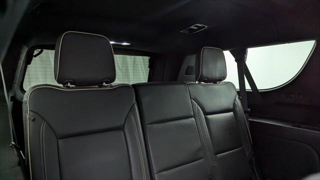 Used 2023 Chevrolet Suburban Premier image 21