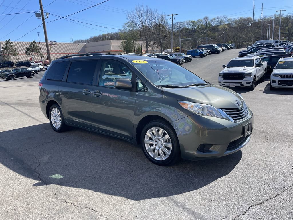 Used 2012 Toyota Sienna LE w/ Towing Pkg AWD/4WD image 6