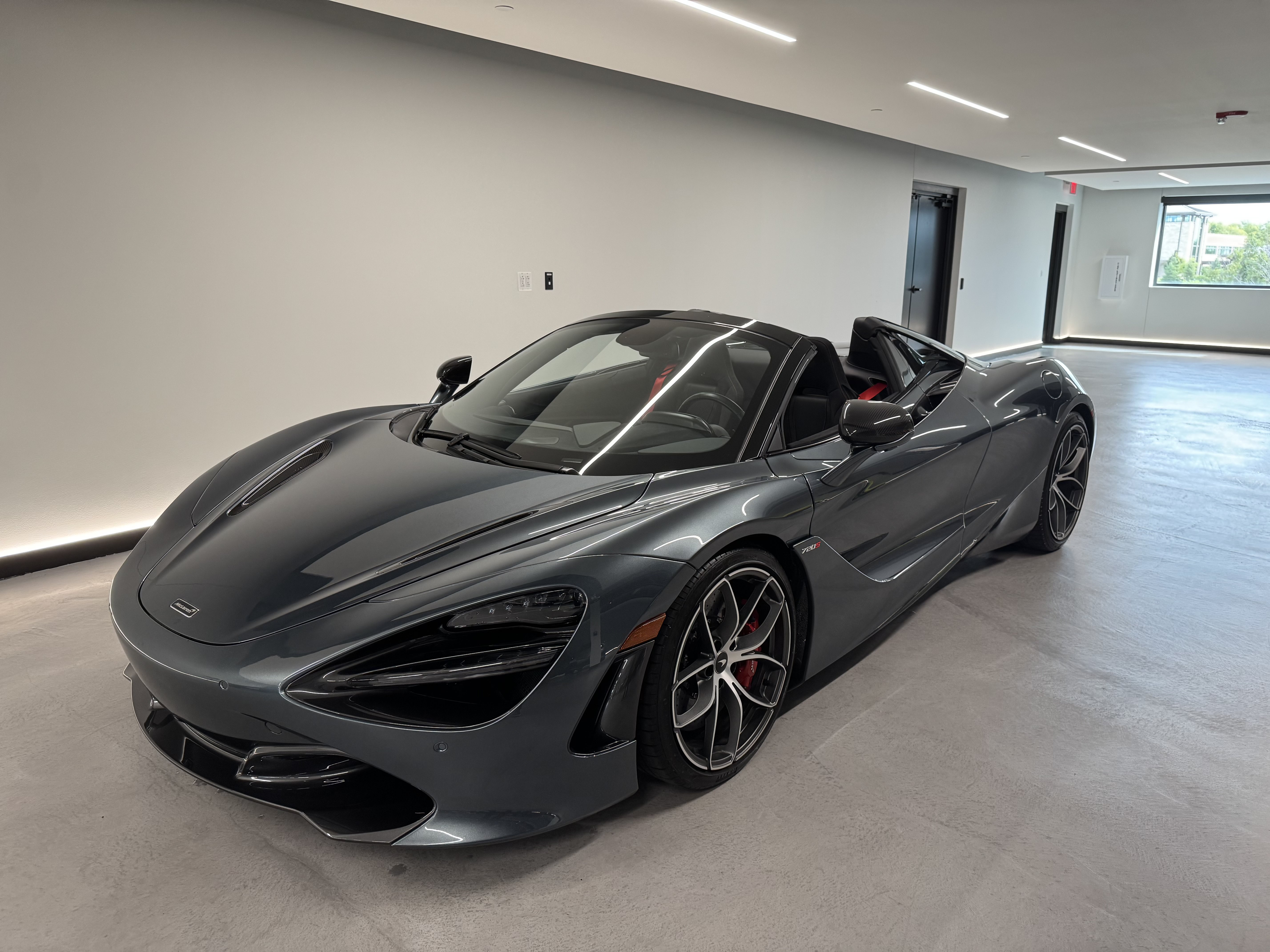 Used 2022 McLaren 720S Spider RWD image 16