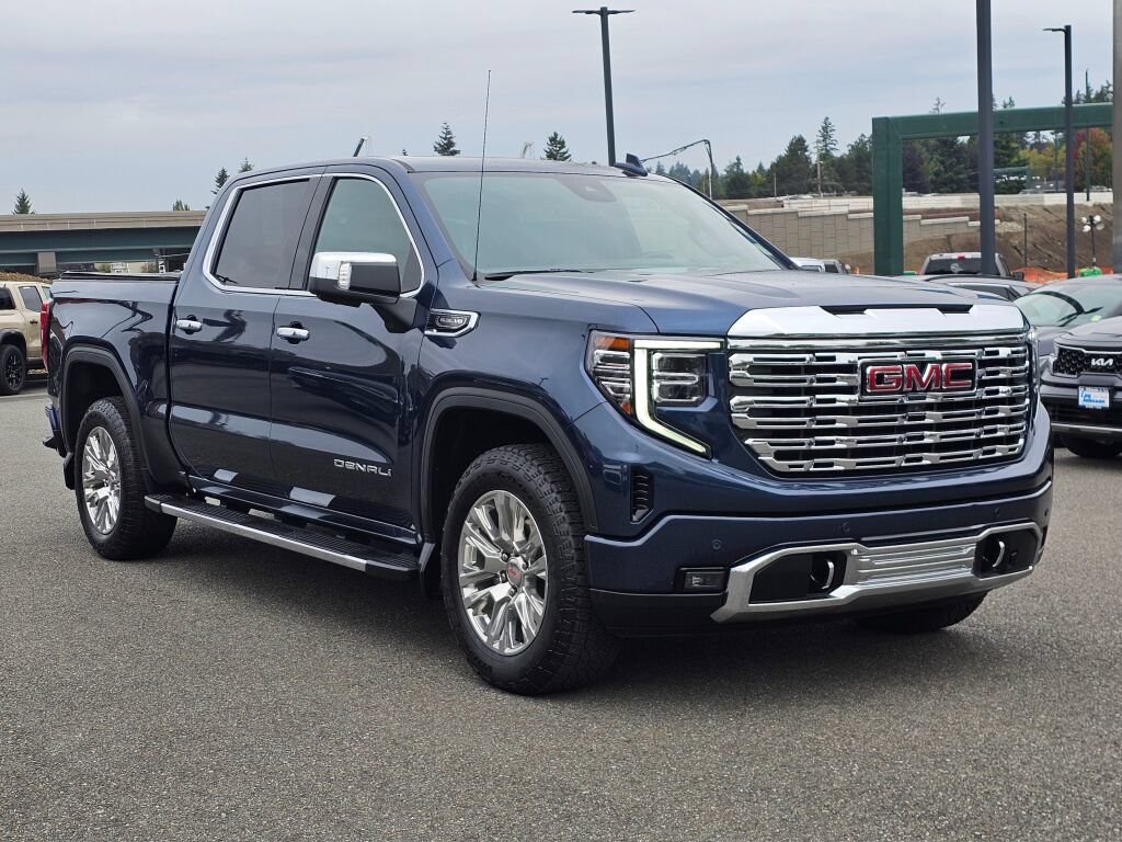 Used 2023 GMC Sierra 1500 Denali w/ Technology Package AWD/4WD image 3