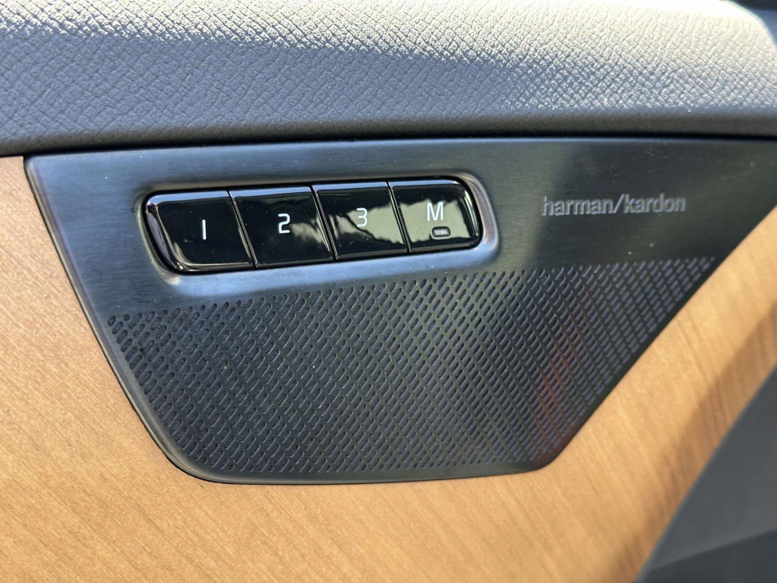 Used 2023 Volvo XC90 B6 Plus w/ Protection Package Premier AWD/4WD image 22