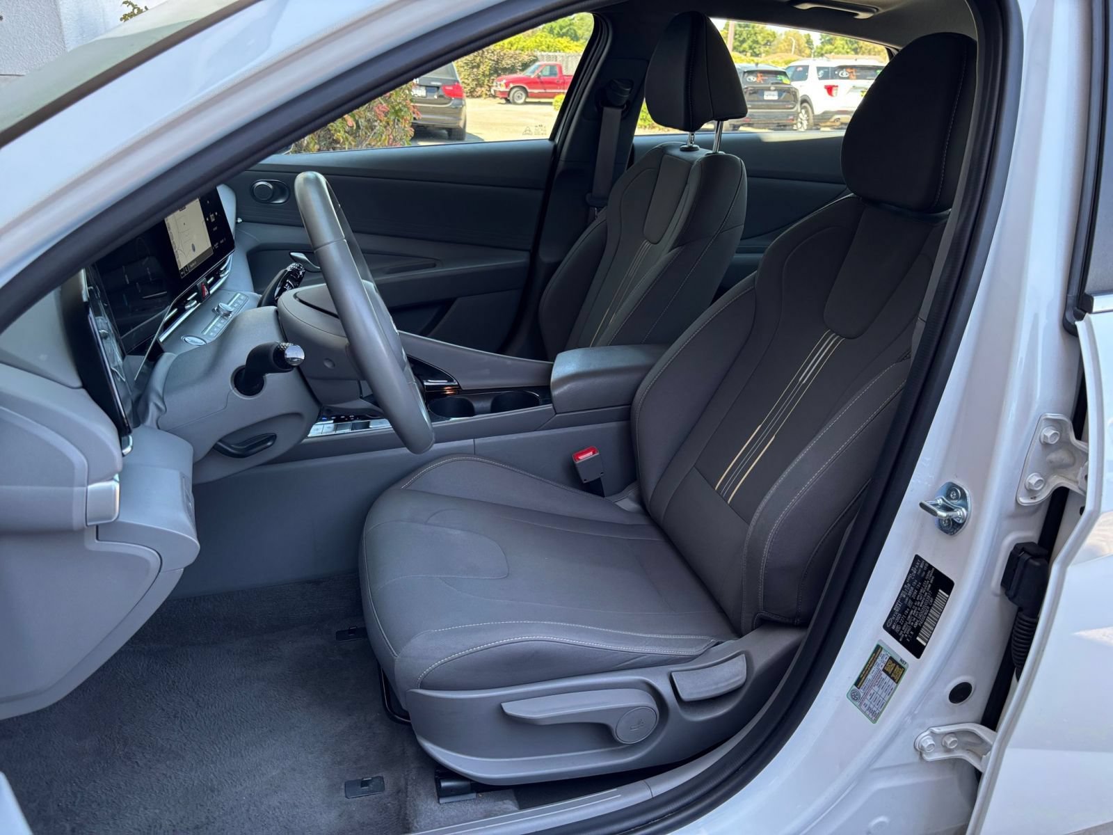 Used 2025 Hyundai Elantra SEL FWD image 37
