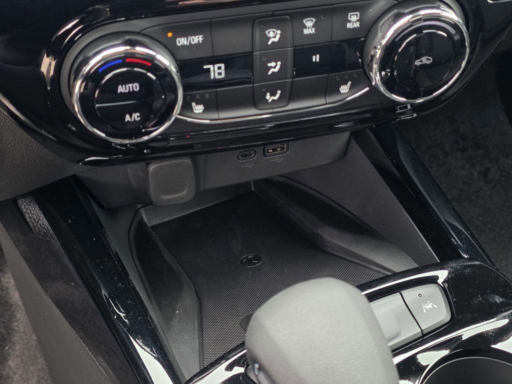 New 2026 Chevrolet Trax RS w/ Sunroof Package FWD image 22