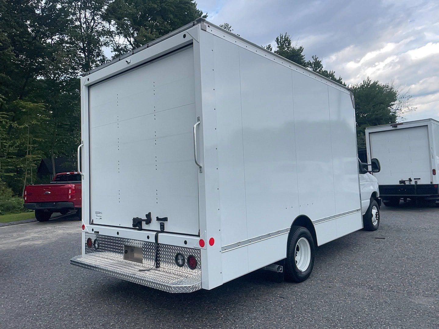 Used 2024 Ford E-450 and Econoline 450 Super Duty w/ Driver's Safety Package RWD image 6