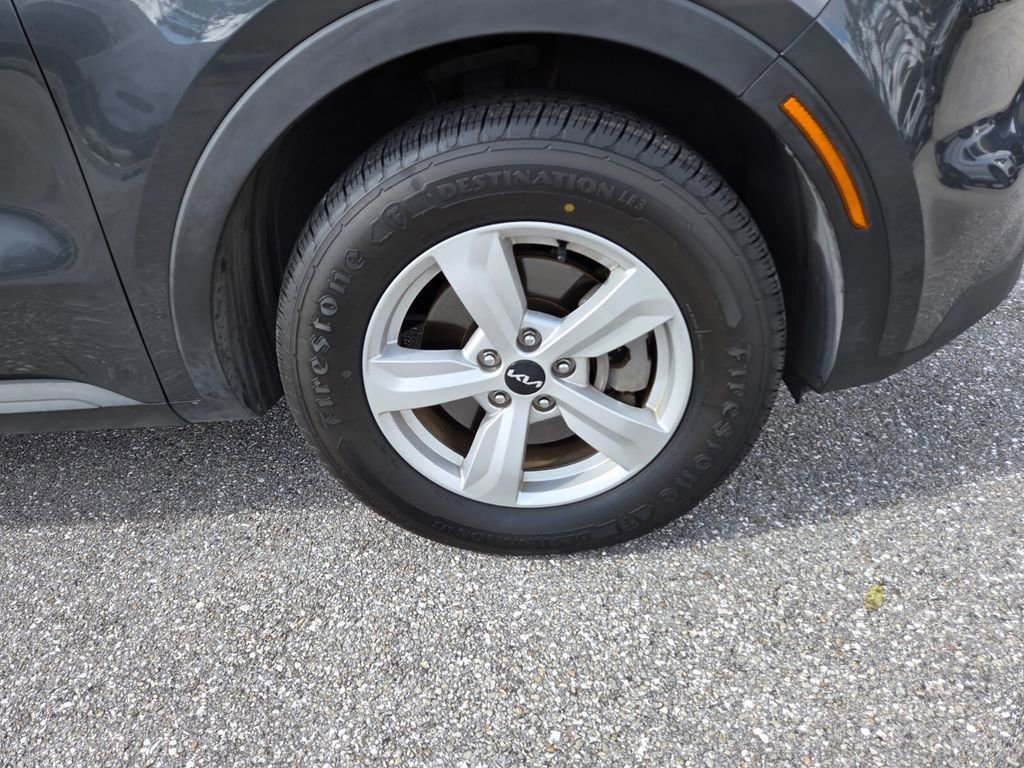 Used 2022 Kia Sorento LX image 10