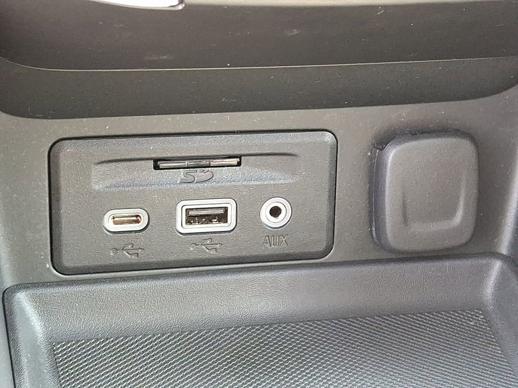 Used 2023 GMC Terrain SLE w/ Driver Convenience Package image 31