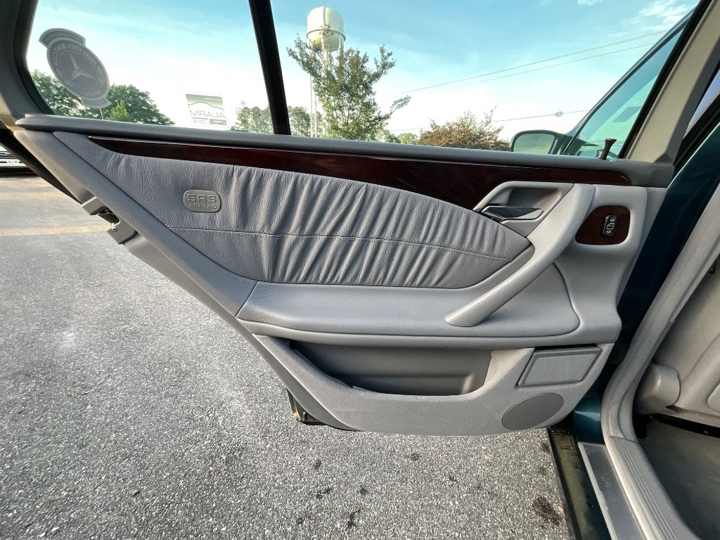 Used 2000 Mercedes-Benz E 430 Sedan image 19