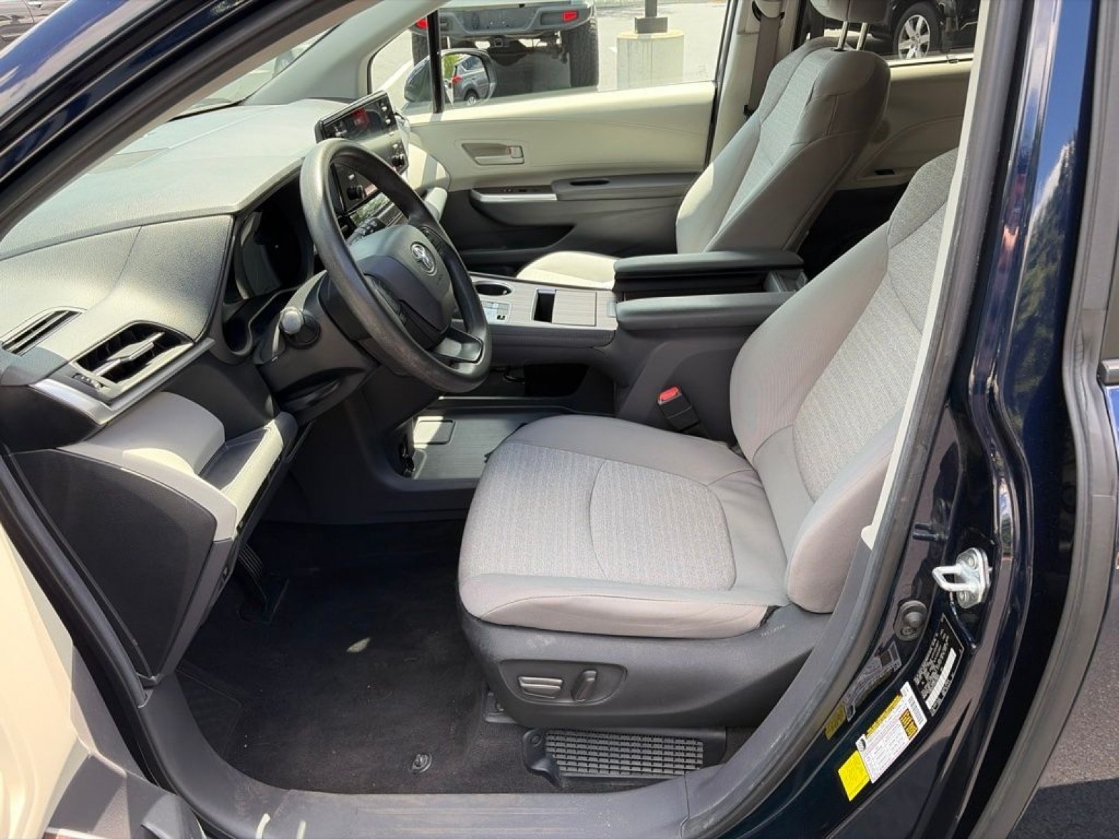 Used 2024 Toyota Sienna LE AWD/4WD image 12