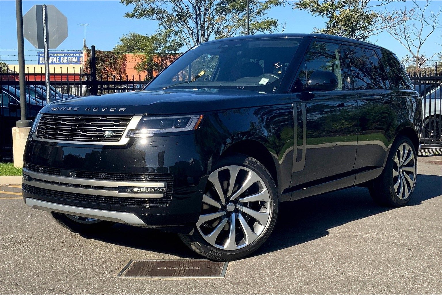 New 2025 Land Rover Range Rover SE