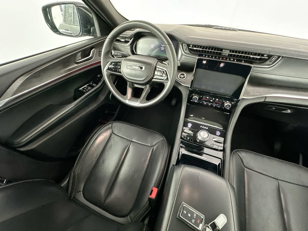 Used 2022 Jeep Grand Cherokee Overland AWD/4WD image 9