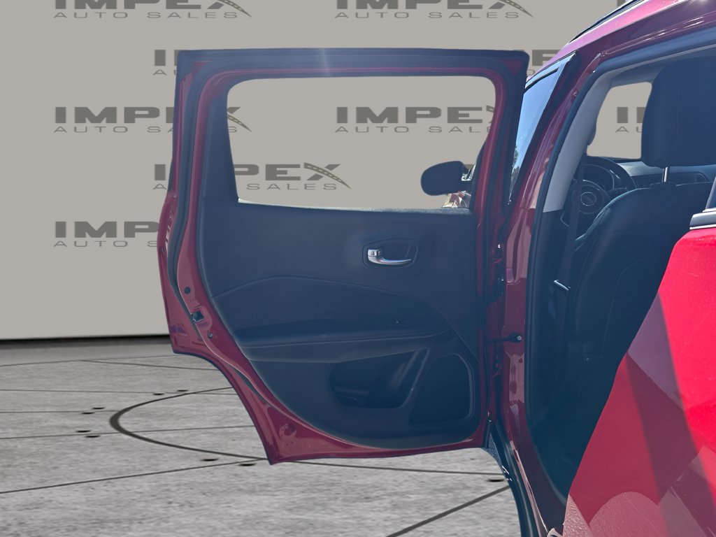 Used 2019 Jeep Compass Latitude w/ Popular Equipment Group FWD image 24