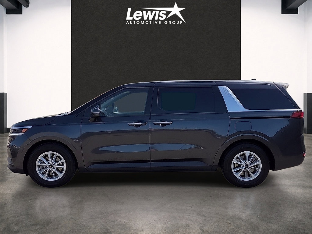 Used 2024 Kia Carnival LX FWD image 2