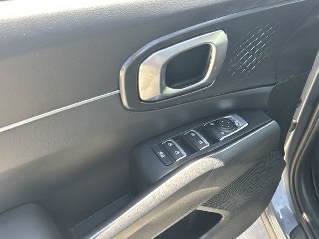 Certified 2025 Kia Sorento S FWD image 15