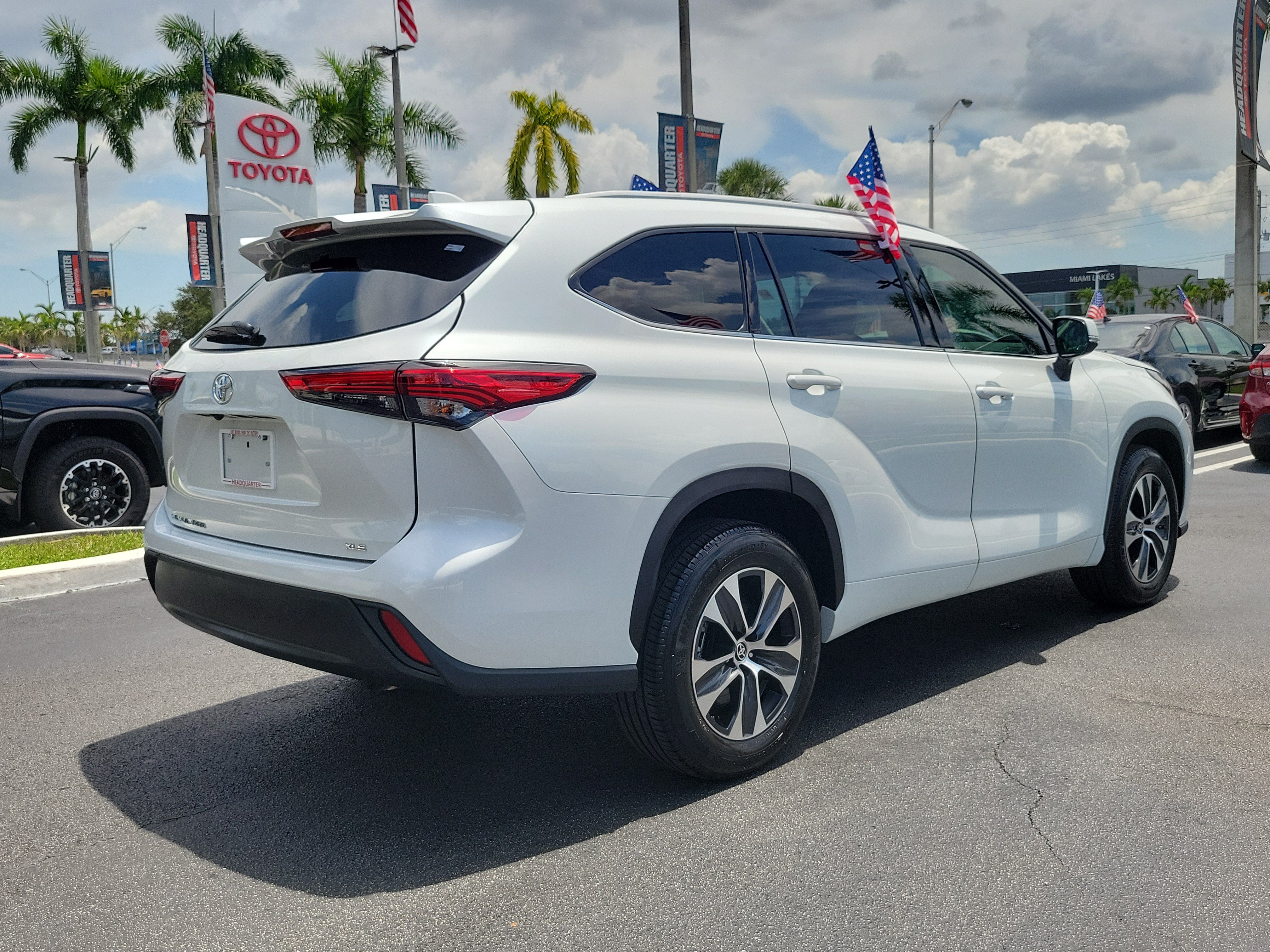 Used 2022 Toyota Highlander XLE FWD image 12