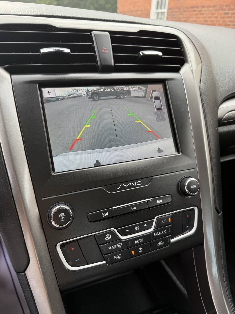 Used 2019 Ford Fusion SE FWD image 14