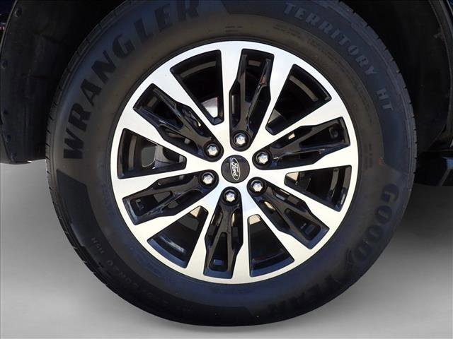 Used 2025 Ford Expedition Platinum image 7