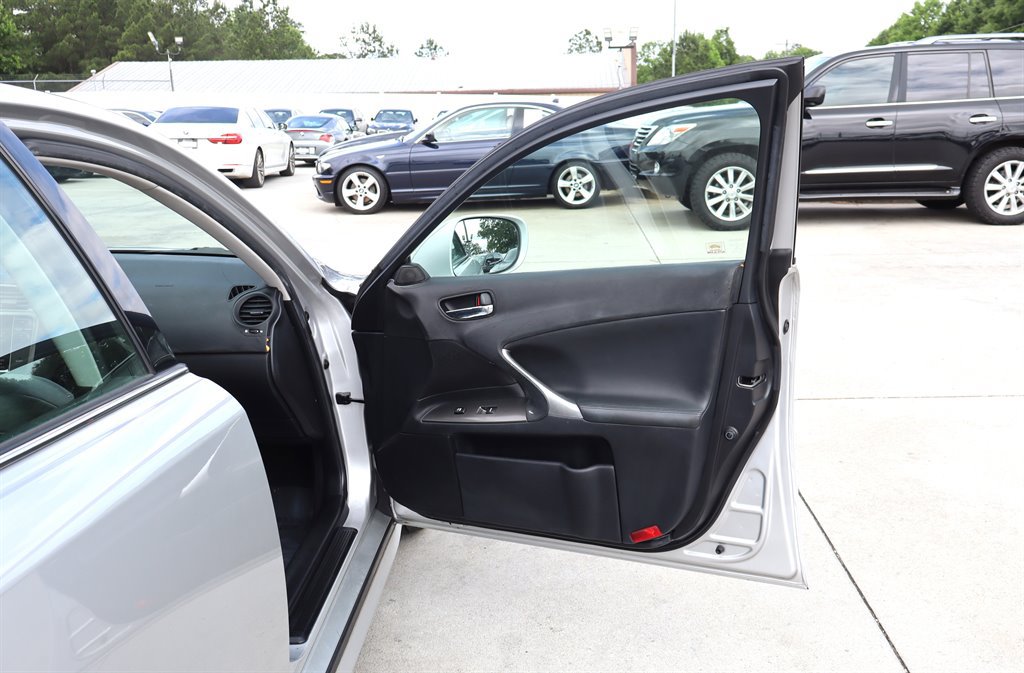 Used 2006 Lexus IS 250 w/ Preferred Accessory Pkg RWD image 28