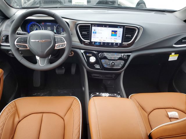 New 2026 Chrysler Pacifica Pinnacle w/ Trailer Tow Group FWD image 9