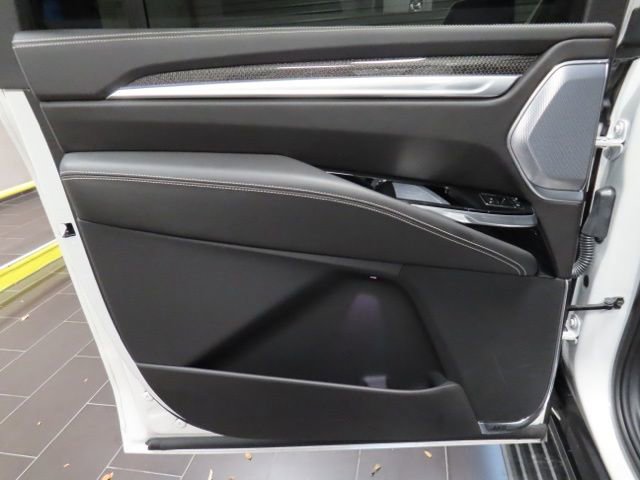 Used 2025 Cadillac Escalade ESV V w/ LPO, ONYX Package image 11