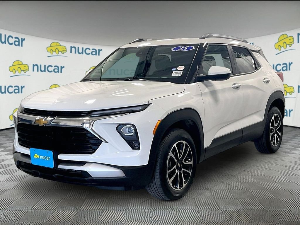 Used 2025 Chevrolet TrailBlazer LT AWD/4WD image 3