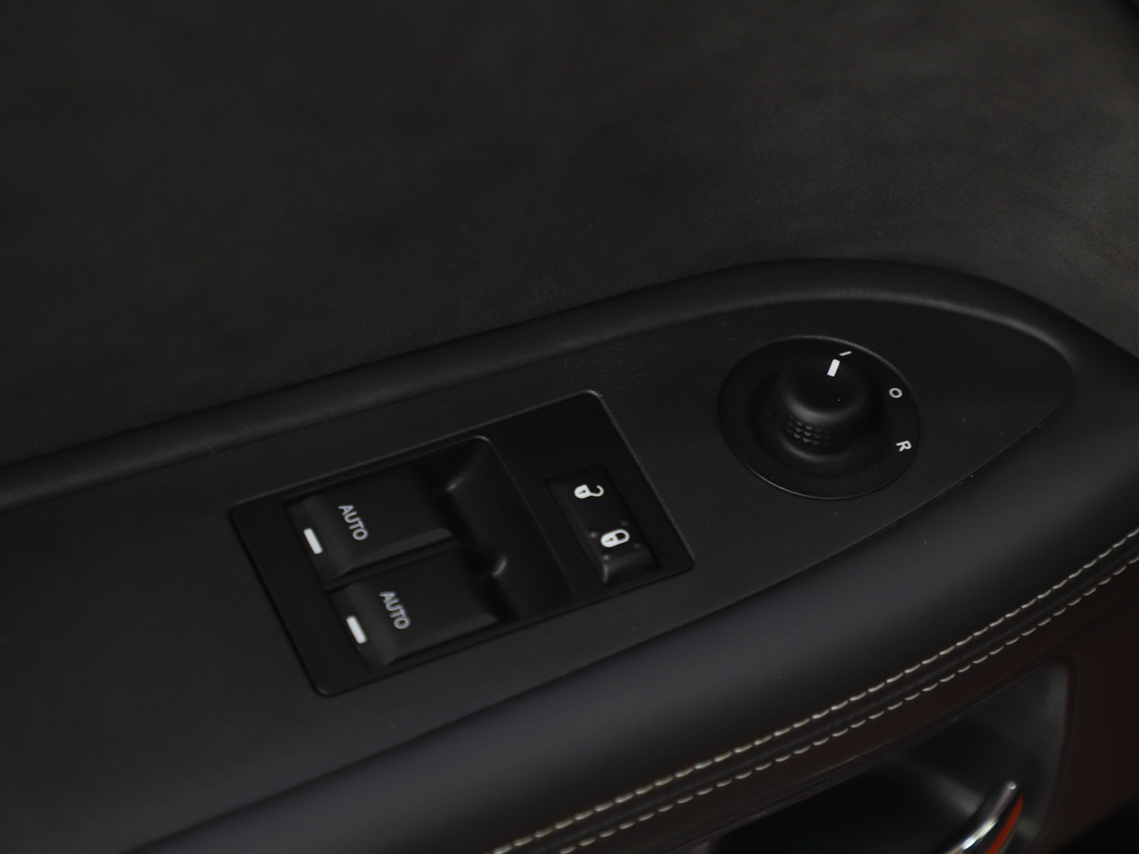 Used 2009 Dodge Challenger SRT8 w/ SRT Option Group II image 14