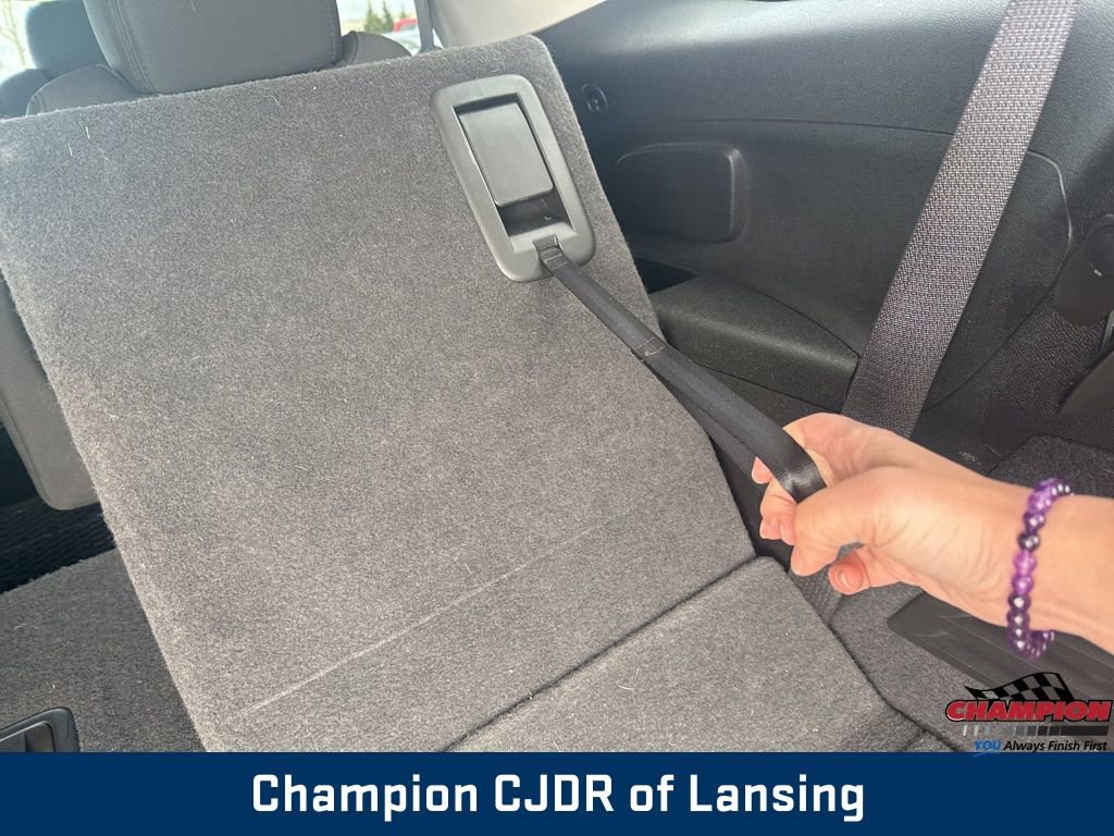 Used 2011 GMC Acadia SLE image 16