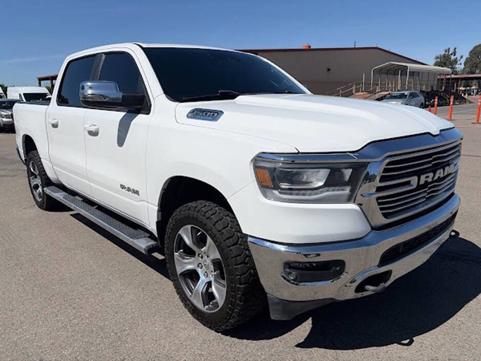 Used 2023 RAM 1500 Laramie AWD/4WD image 1