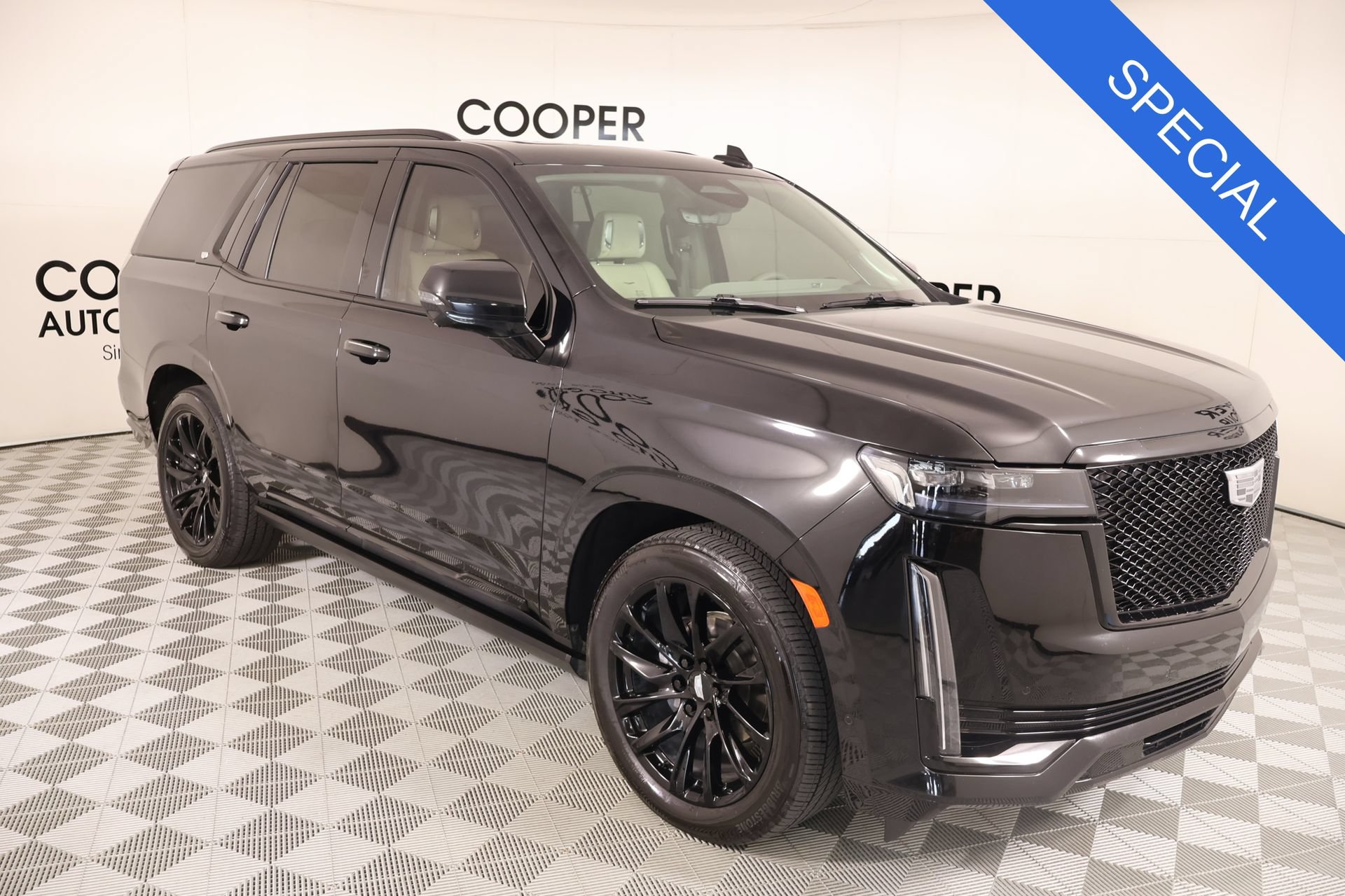 Used 2021 Cadillac Escalade Sport Platinum w/ LPO, ONYX Package AWD/4WD image 1