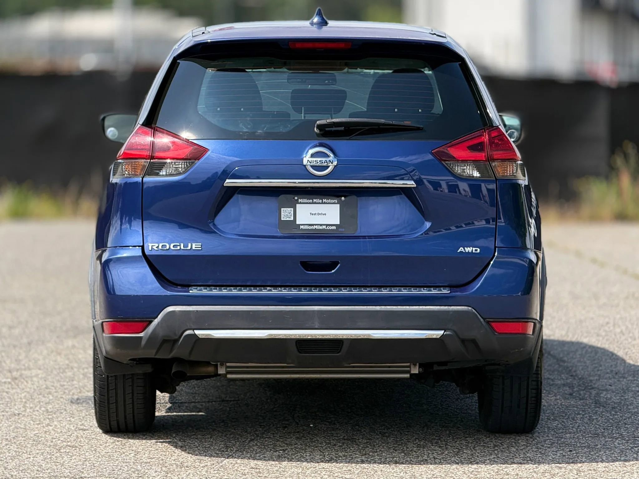 Used 2017 Nissan Rogue S AWD/4WD image 4