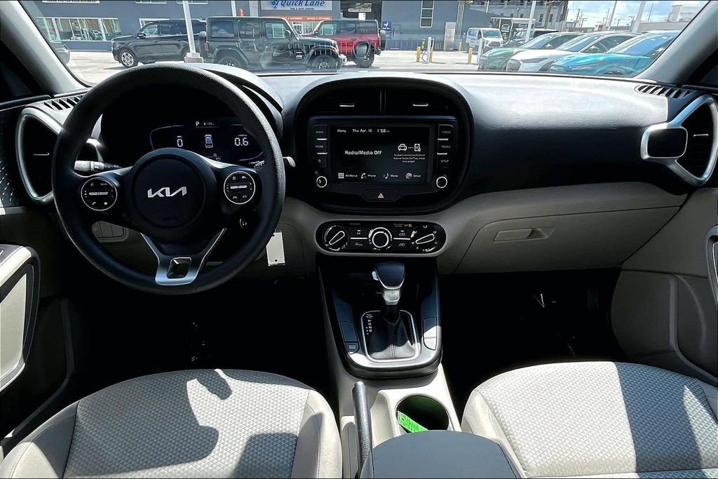 Used 2025 Kia Soul LX image 14
