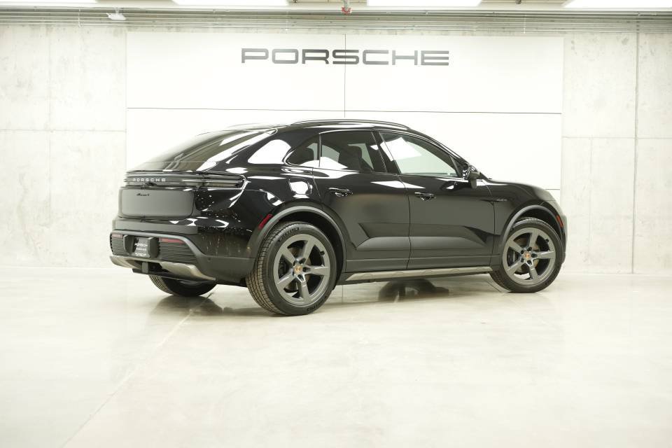 New 2026 Porsche Macan 4 Electric AWD/4WD image 7