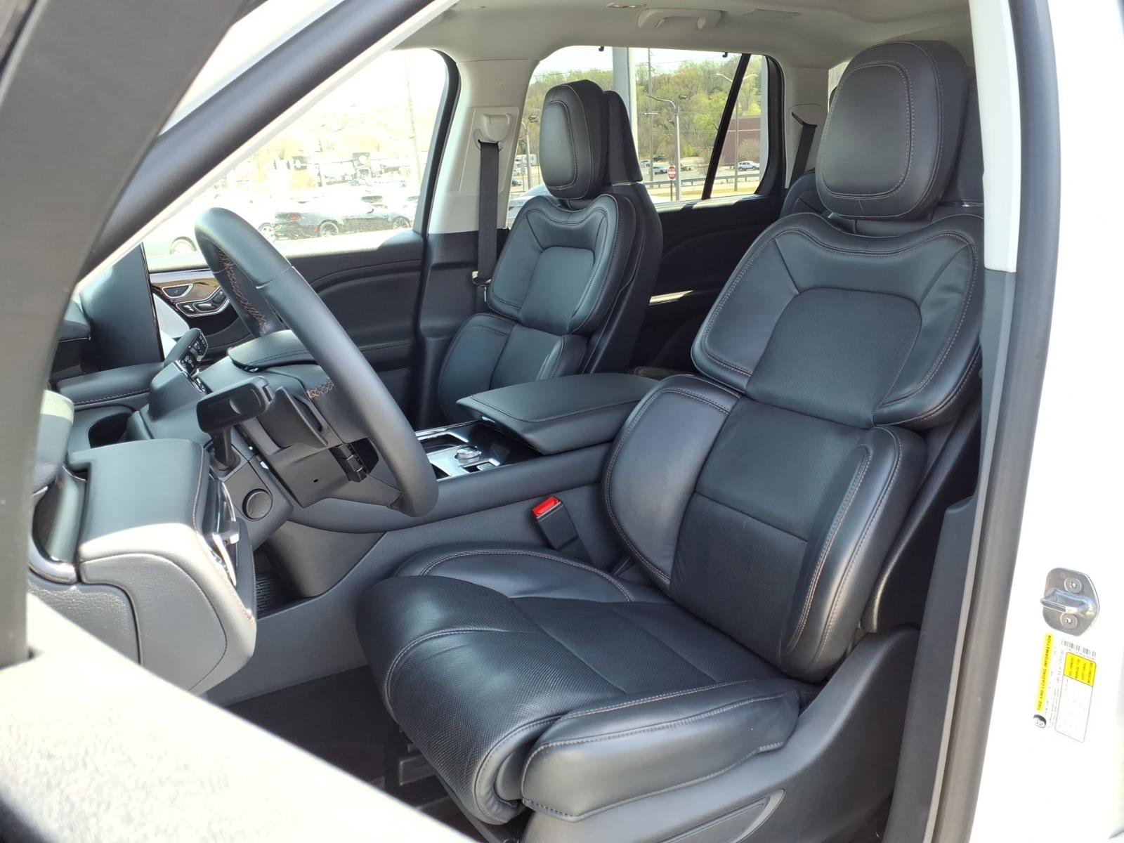 Used 2025 Lincoln Aviator Reserve w/ Equipment Group 201A image 13