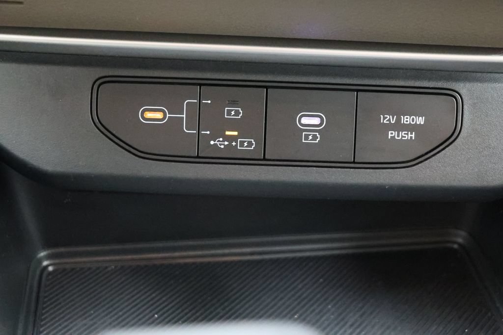 Used 2025 Kia Carnival FWD image 26