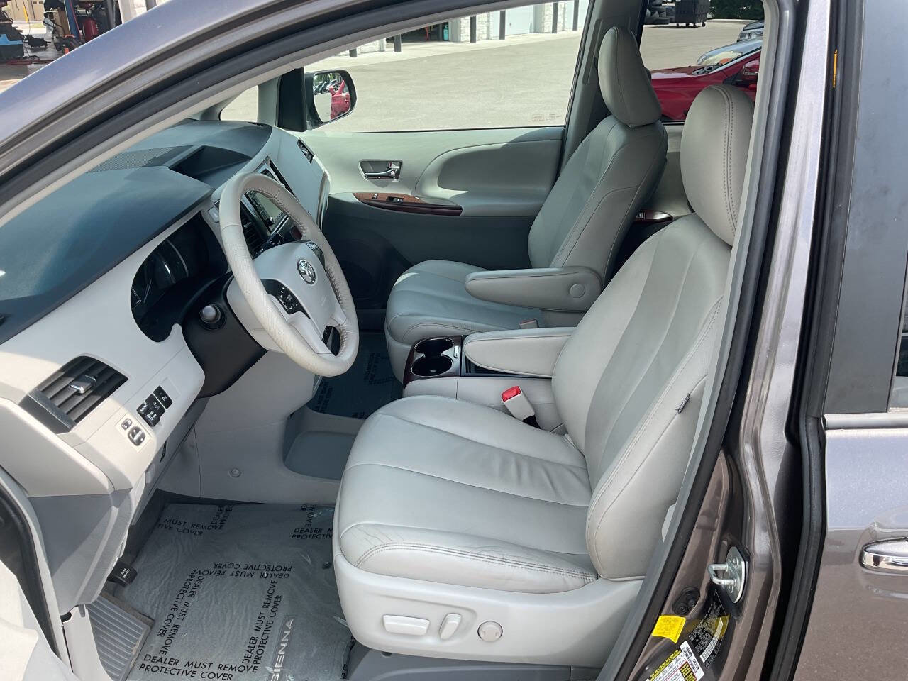 Used 2012 Toyota Sienna XLE FWD image 13