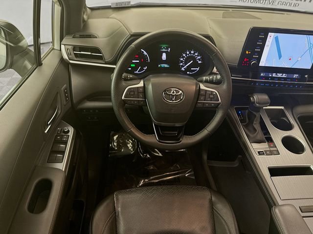 Used 2023 Toyota Sienna XSE image 23