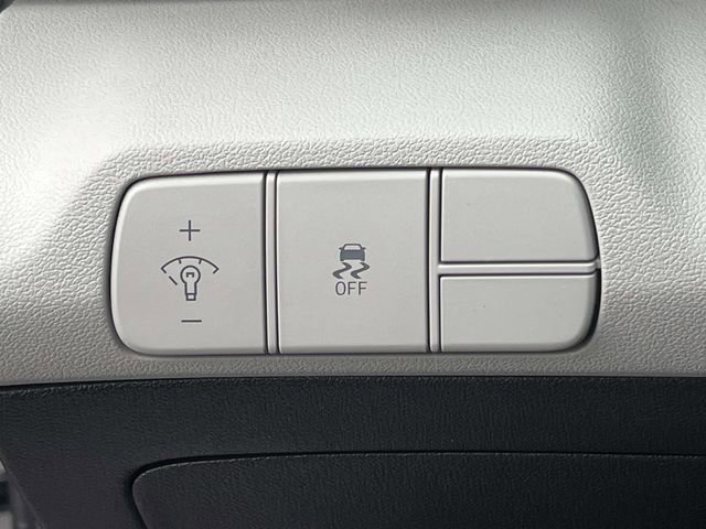 Used 2025 Hyundai Elantra Limited image 27