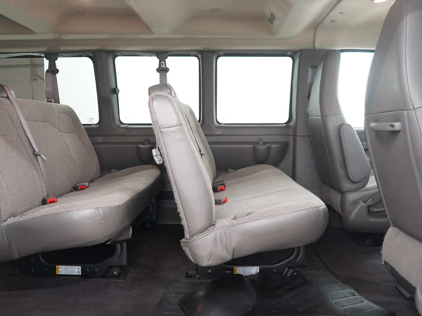 Used 2025 Chevrolet Express 3500 LT w/ LT Preferred Equipment Group RWD image 13