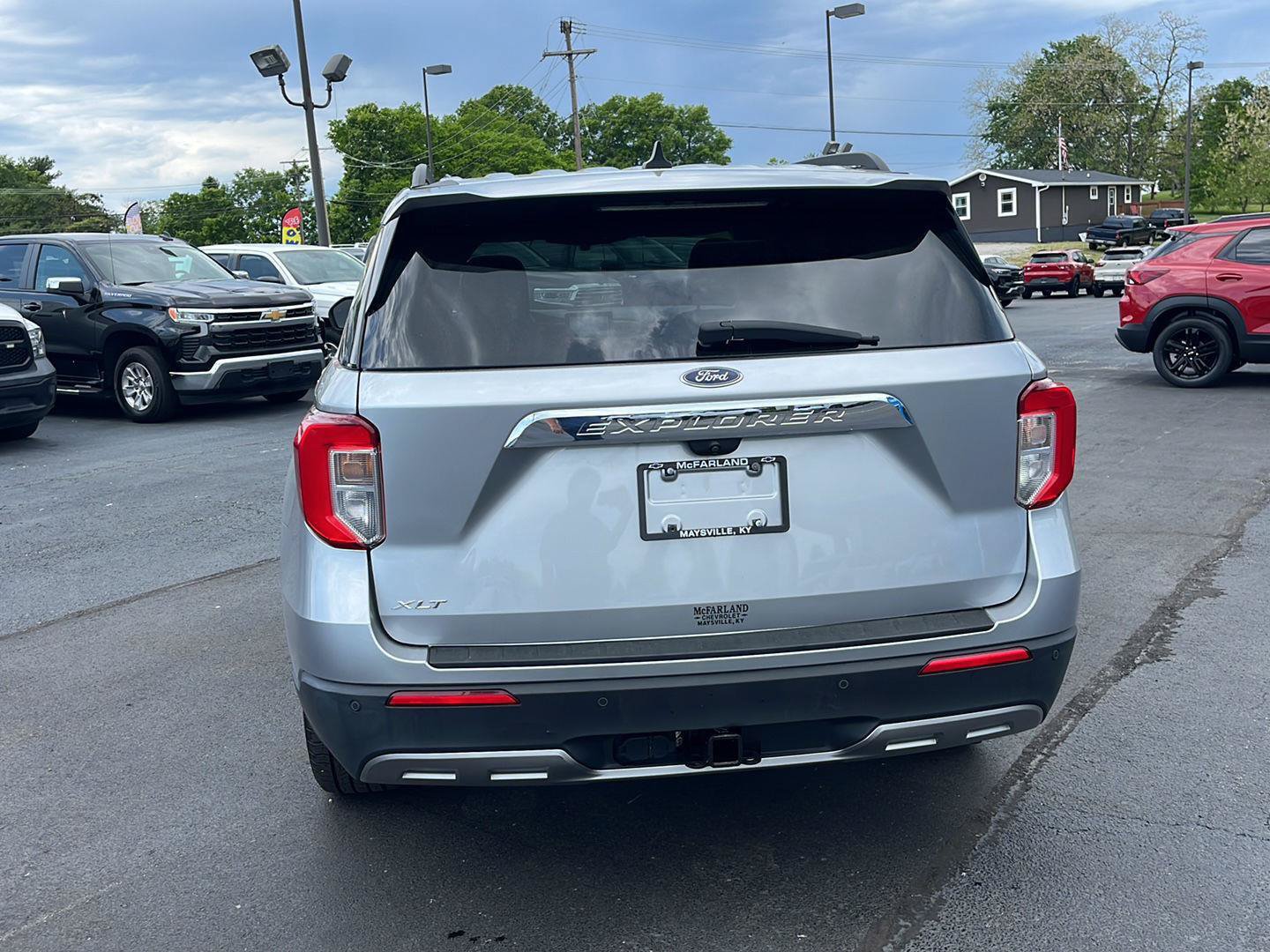 Used 2021 Ford Explorer XLT w/ Equipment Group 202A AWD/4WD image 4