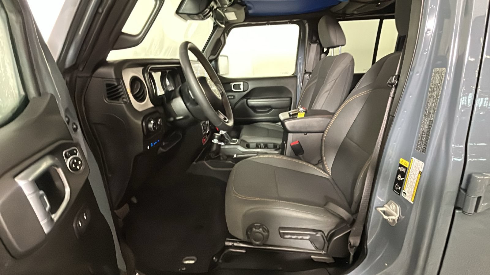 Used 2024 Jeep Wrangler Unlimited AWD/4WD image 12