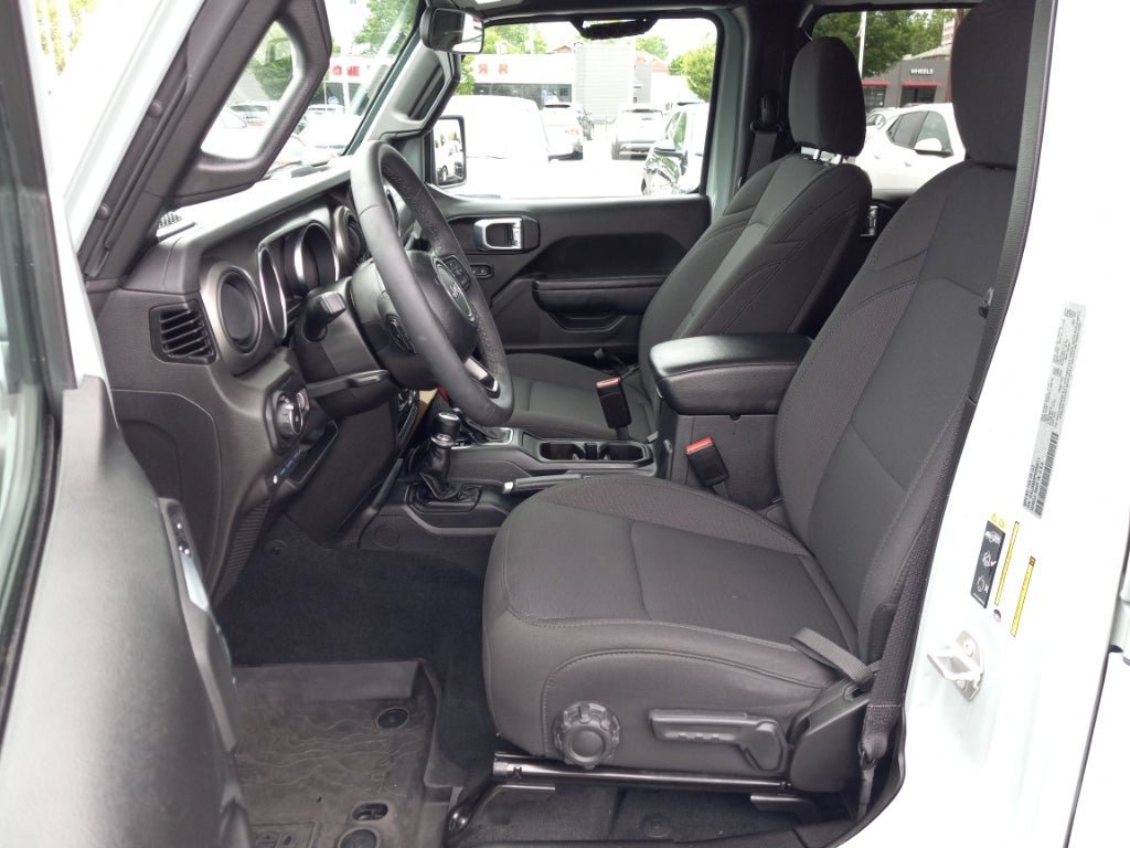 Used 2023 Jeep Wrangler Unlimited w/ Convenience Group AWD/4WD image 5