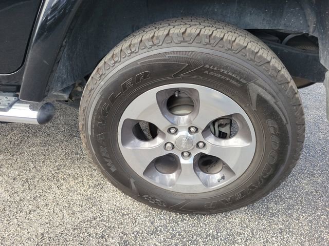 Used 2017 Jeep Wrangler Unlimited Sahara w/ Mopar Chrome Edition Group image 6