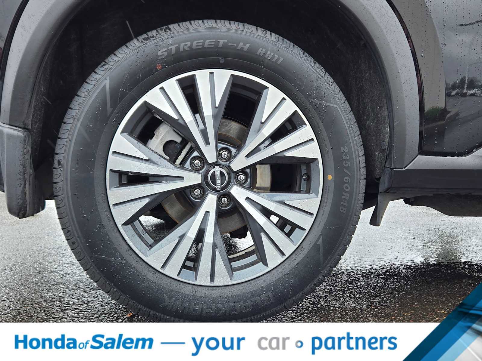 Used 2023 Nissan Rogue SV w/ SV Premium Package image 7