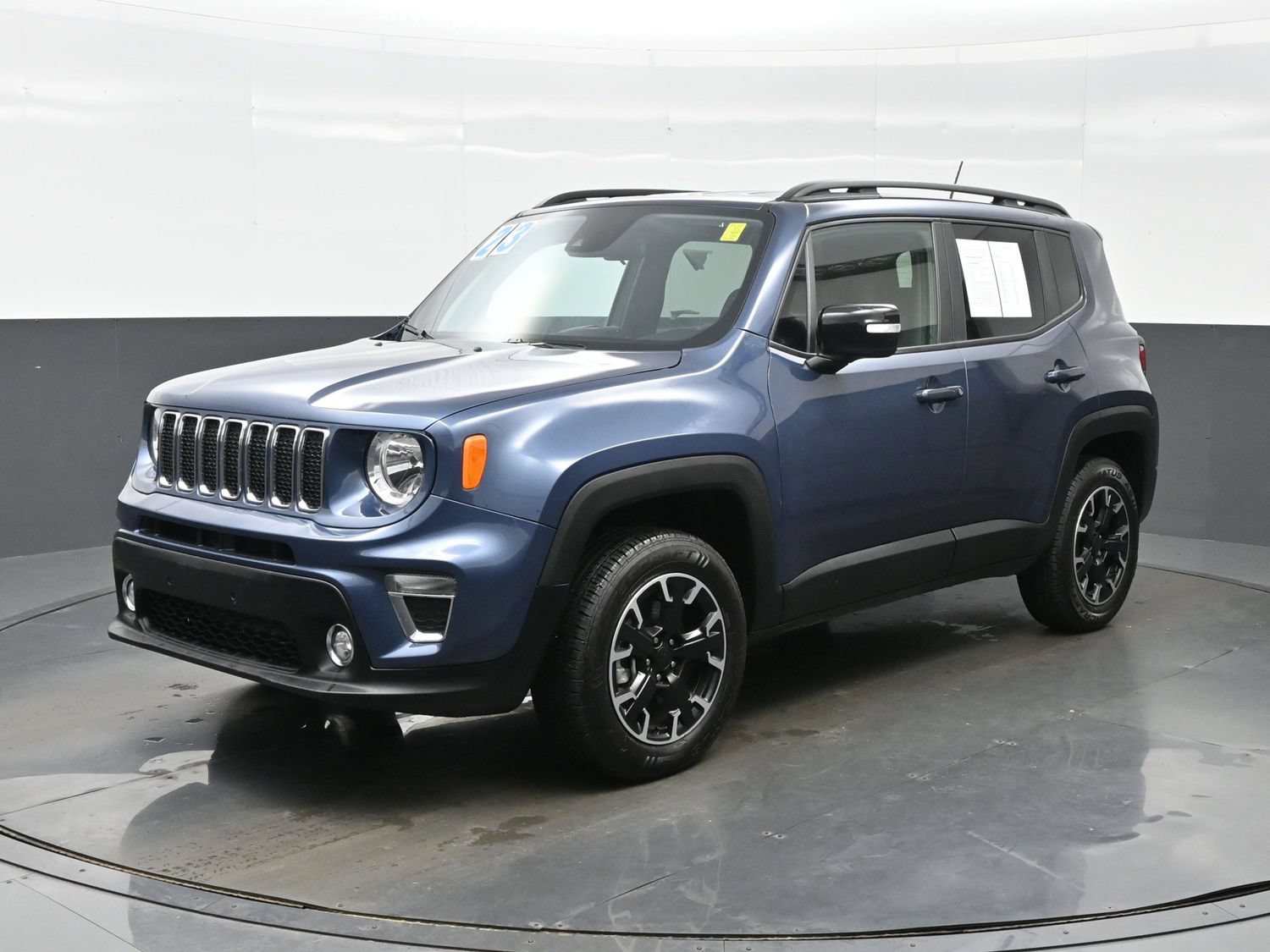 Used 2023 Jeep Renegade Latitude AWD/4WD image 2