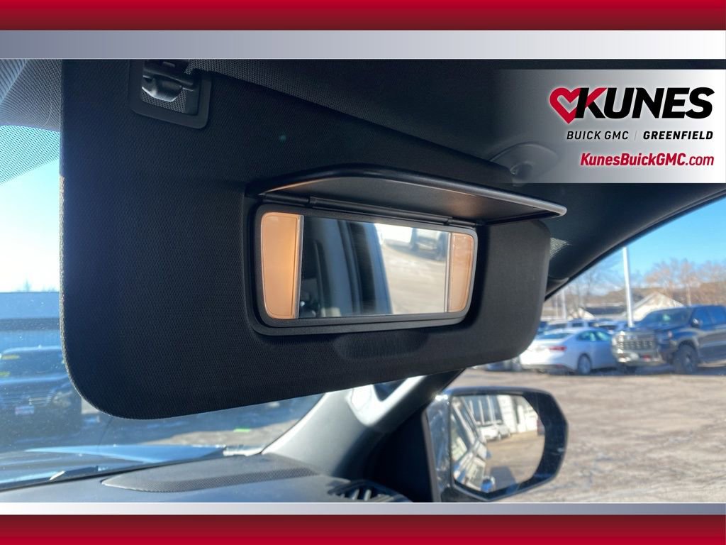 Used 2024 GMC Yukon XL SLT image 35