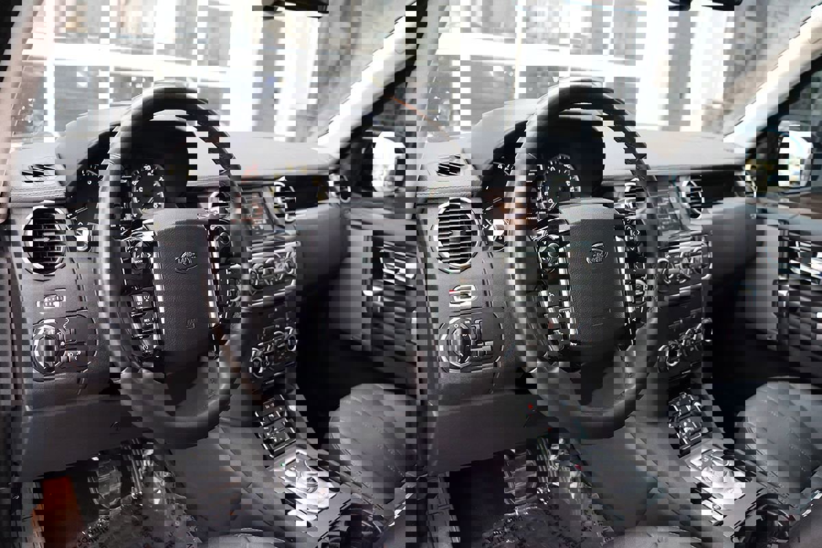 Used 2016 Land Rover LR4 HSE image 13